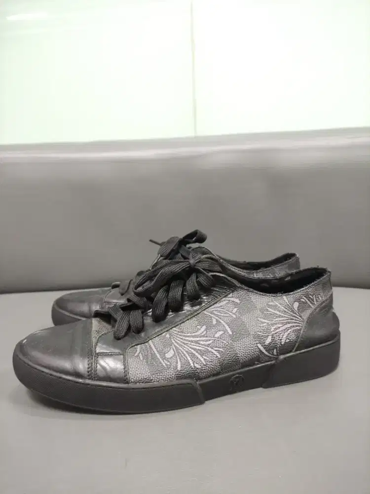 Sepatu LV x christoper nemeth Black Kulit Buat Kerja