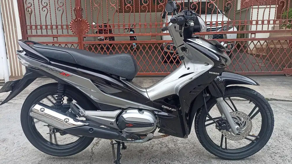 Honda Revo at (matic) tahun 2011.