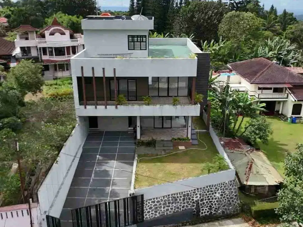 Di Jual Villa Eksklusif 3 Lantai view Pegunungan di Puncak Cisarua