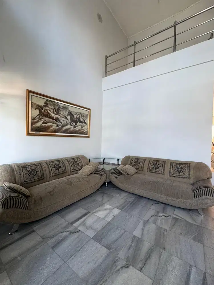 Set sofa (2 sofa tiga seater + meja sudut)