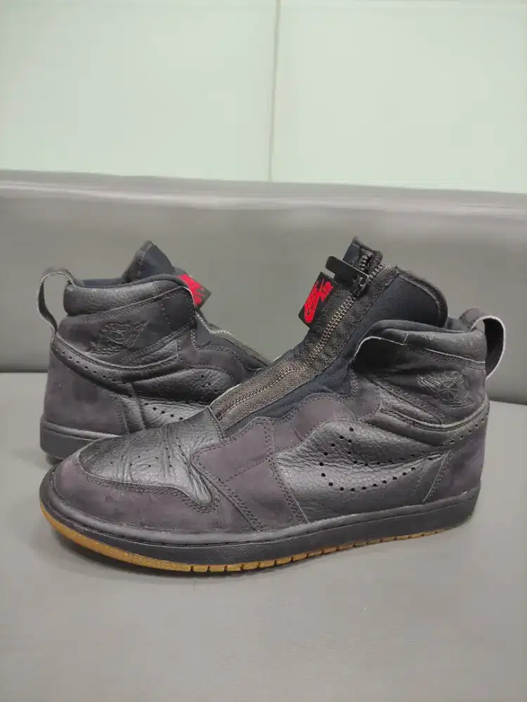 Sepatu Air Jordan AJ1 Retro High Zip Black Gum
