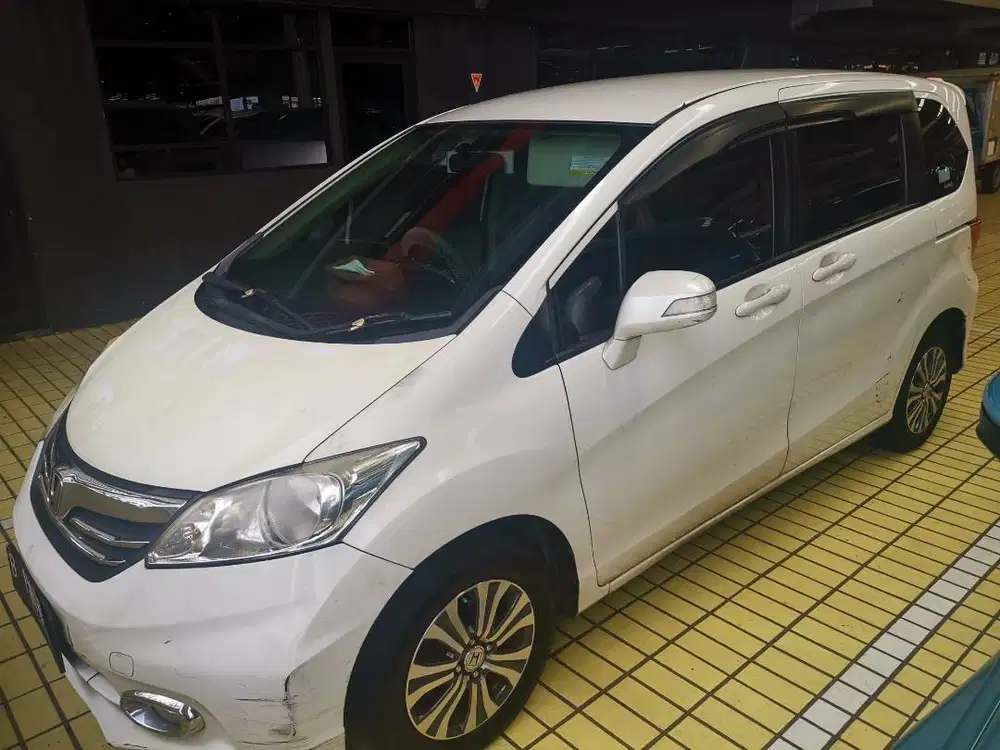 Honda Freed SD tahun 2013 tipe S AC dobel double blower white putih