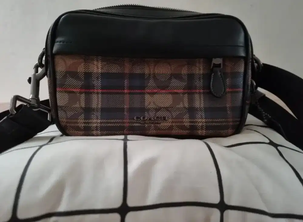 Coach sling bag / unisex / Model Keren