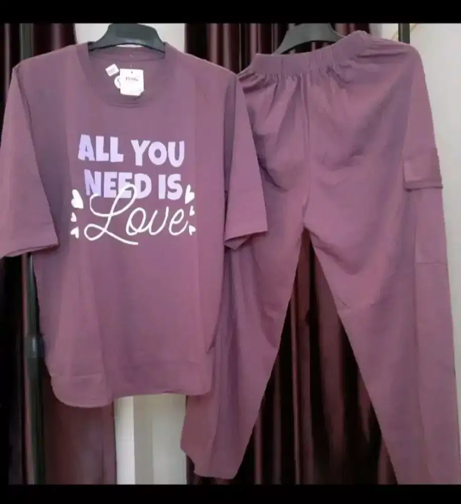 STELAN WANITA BAHAN KAOS LD 106 CM
Rp 70.000