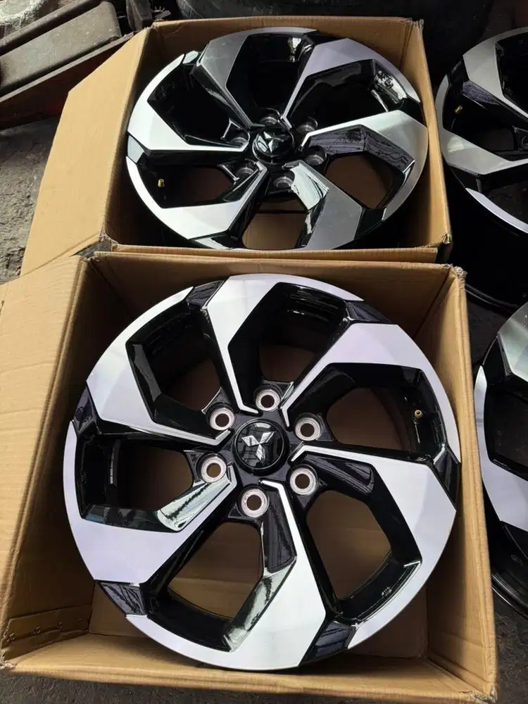 Velg Mitsubishi pajero Dakkar R.18 ori