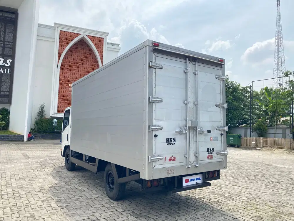 Isuzu Elf 55 LX MT MANUAL 2019 BOX