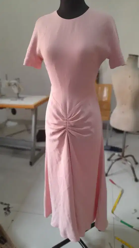 Di butuhkan penjahit halus untuk butik