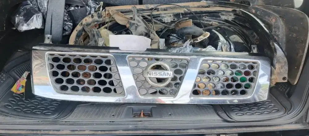 Grill Nissan Terano Spirit S1
