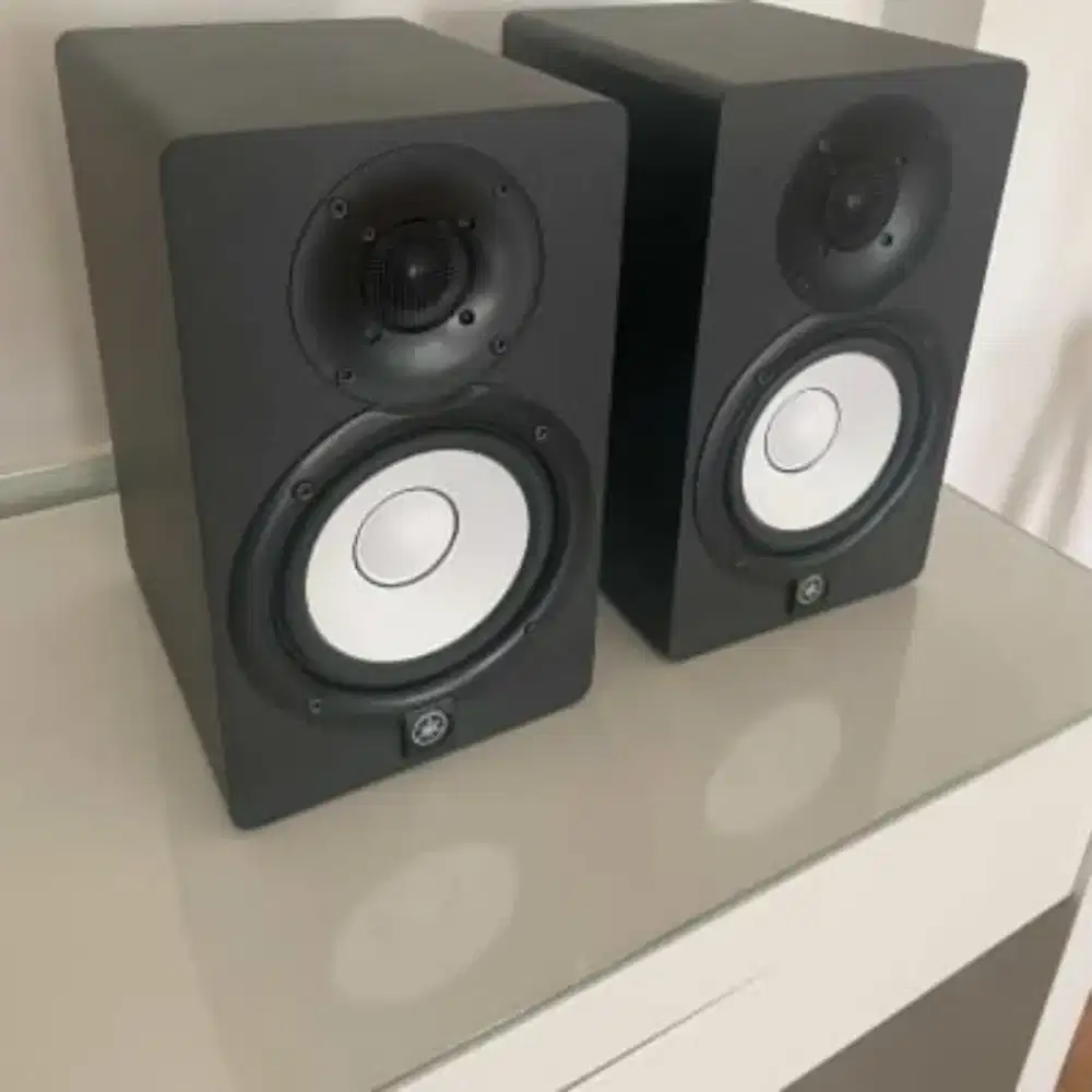 Yamaha HS5 monitor speaker