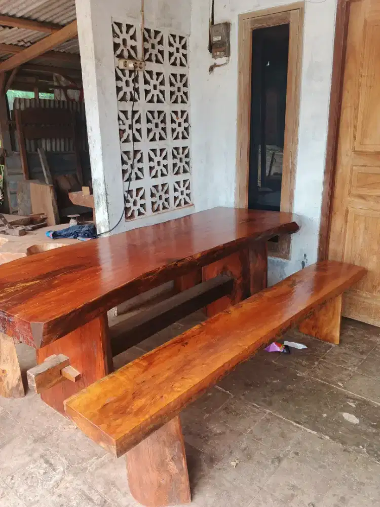 Meja makan antik teras