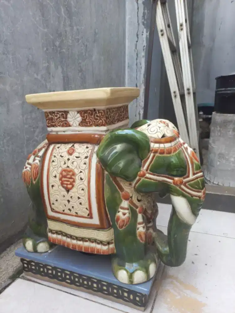 Guci keramik Tahun 1980