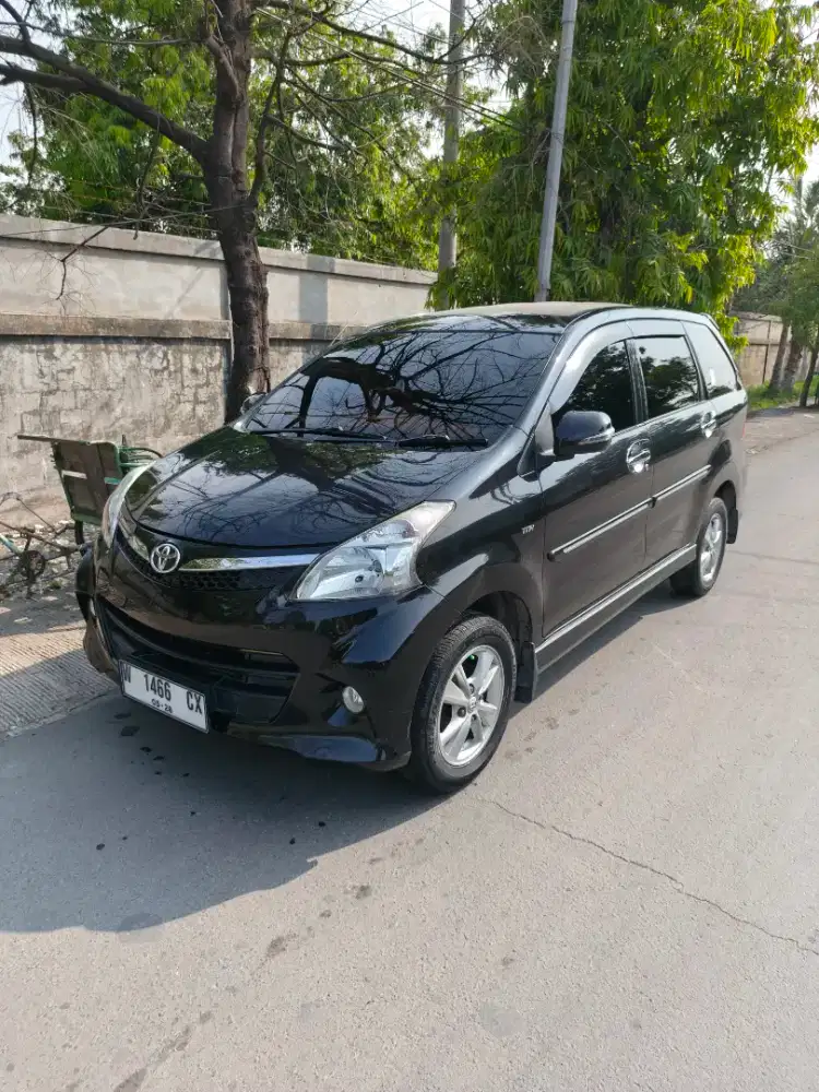 AVANZA VELOZ 1.3 2013 HITAM