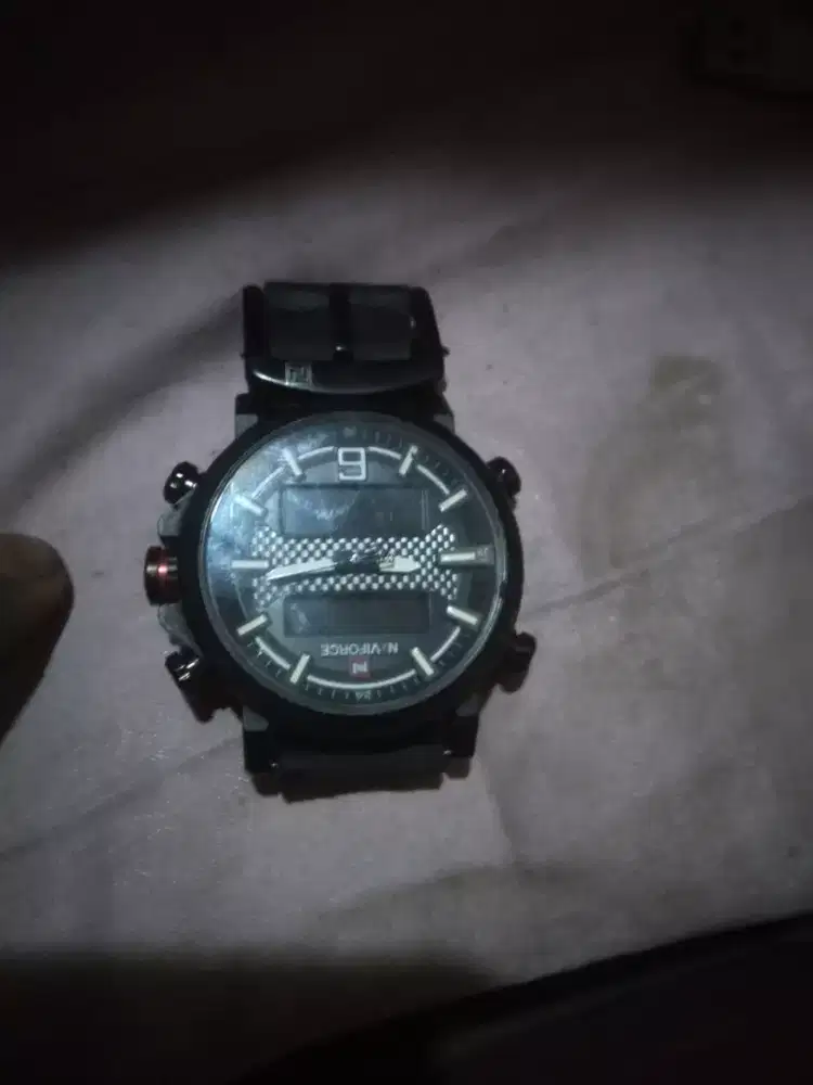 Di jual cepat jam tangan pria merk  nAviforce  murah