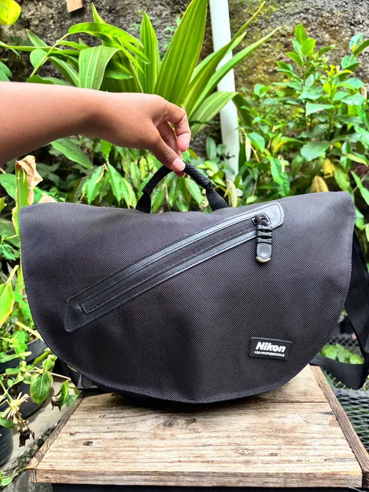 Messenger Bag Nikon | Tas Selempang Nikon | Slingbag Kasual Pria Nilon
