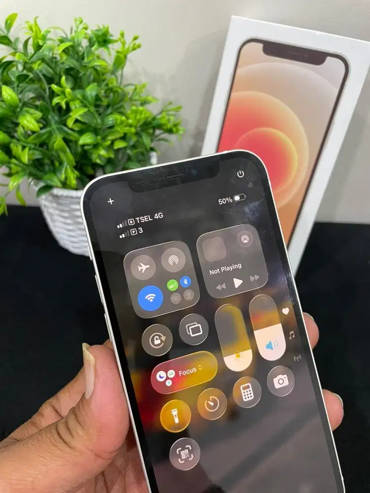 IPhone 12 128GB Dual Sim On White mulus Fullset BH 88% imei Bea Cukai