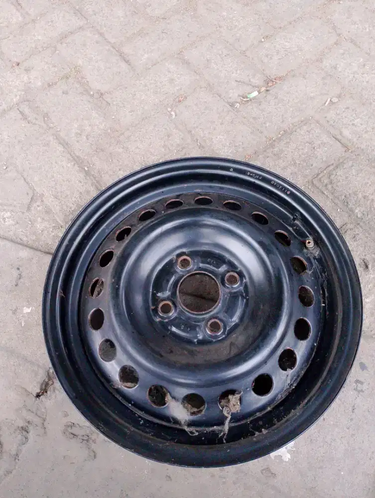 Velg kaleng R15
