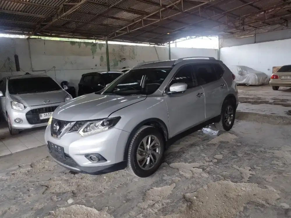 NISSAN XTRAIL 2.5 CVT( AUTOMATIC) THN 2015 WARNA SILVER