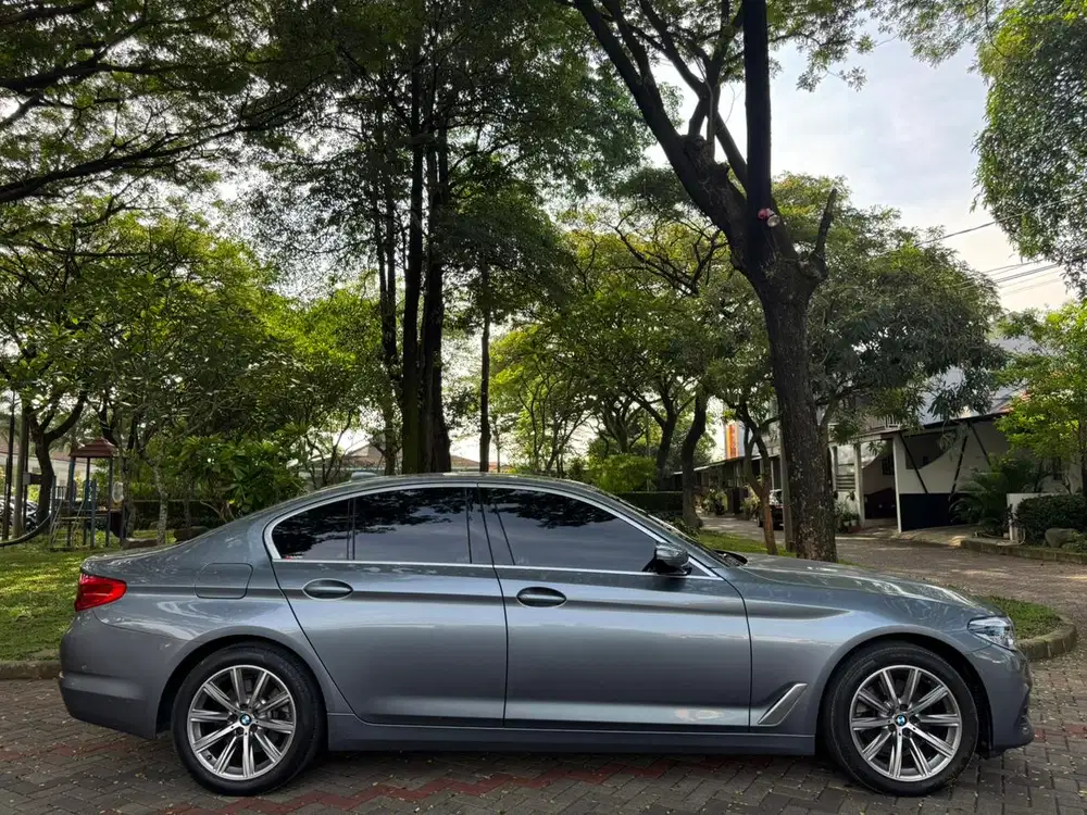 BMW 520i 2021 Bensin