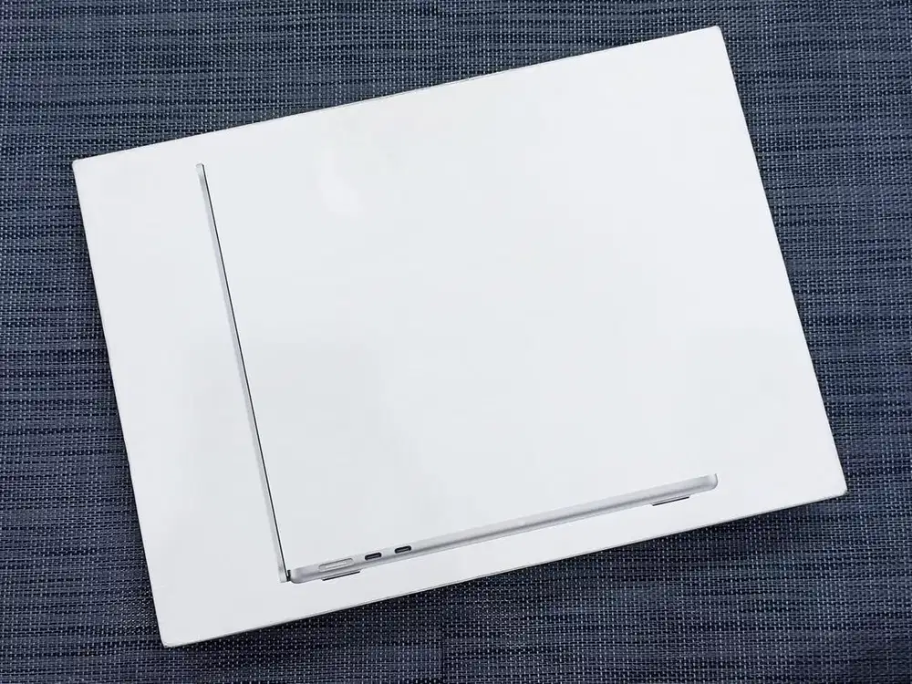 Macbook Air M4 2025 BNIB (segel greenpeal)