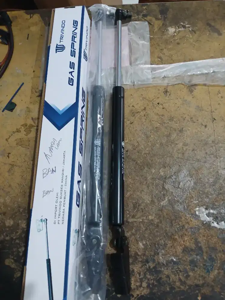 Shock bagasi avanza xenia 2004-2011