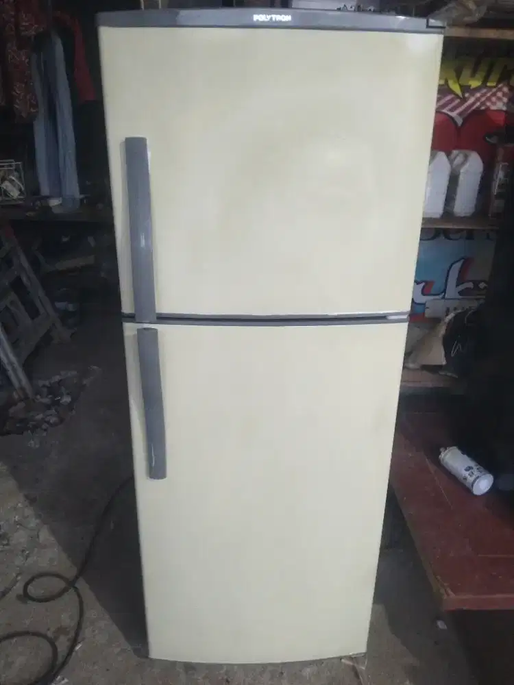 Jual kulkas 2 pintu merk polytron