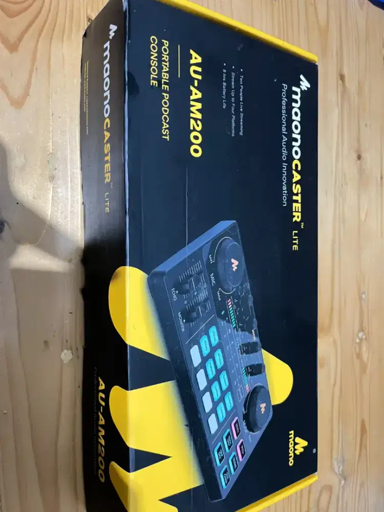 Alat podcast Maono AU-AM200