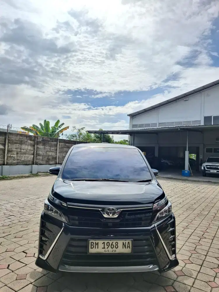 Voxy 2017 matic. Km 101rb