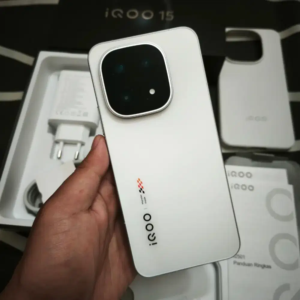Vivo IQOO 15 5G 12/256 (1 Minggu Pakai) Fullset Mulus Like New 99%