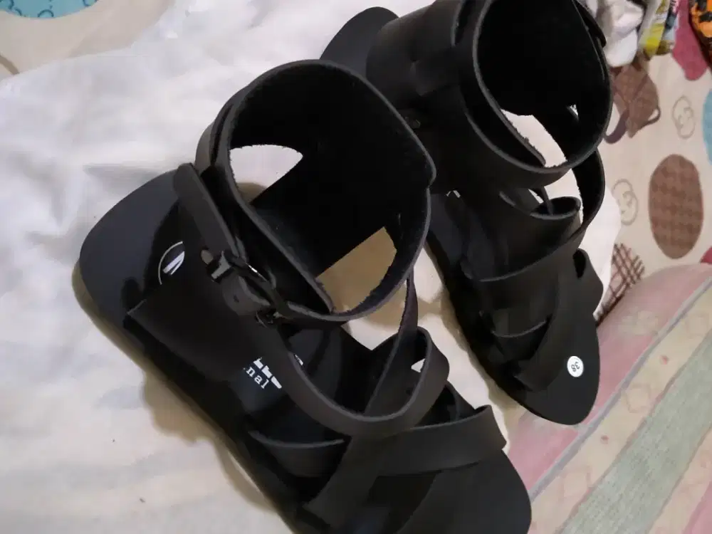 Sendal Gunung Morello