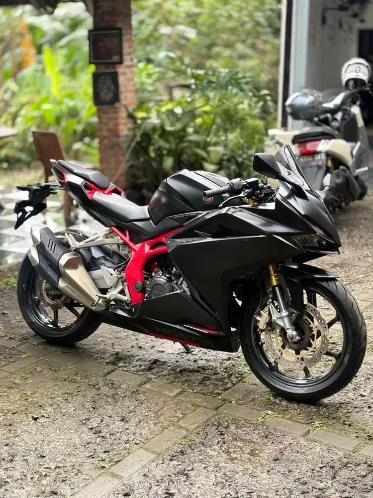 CBR 250RR ABS LIKE NEW