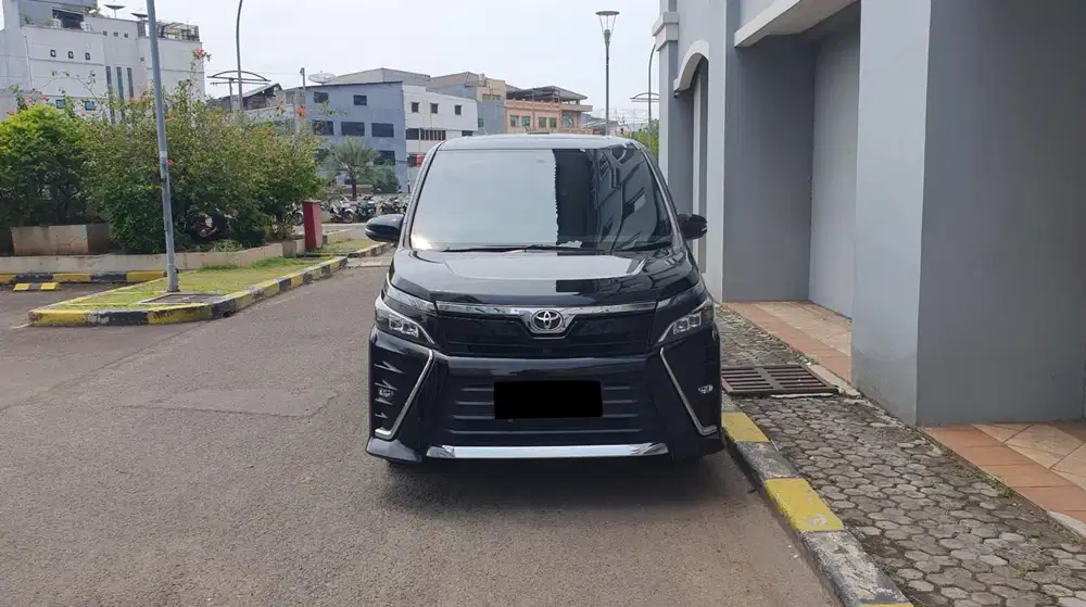 [ ANTIK LOW KM ] Toyota Voxy 2.0 Sunroof AT Hitam NIK 2019/2020