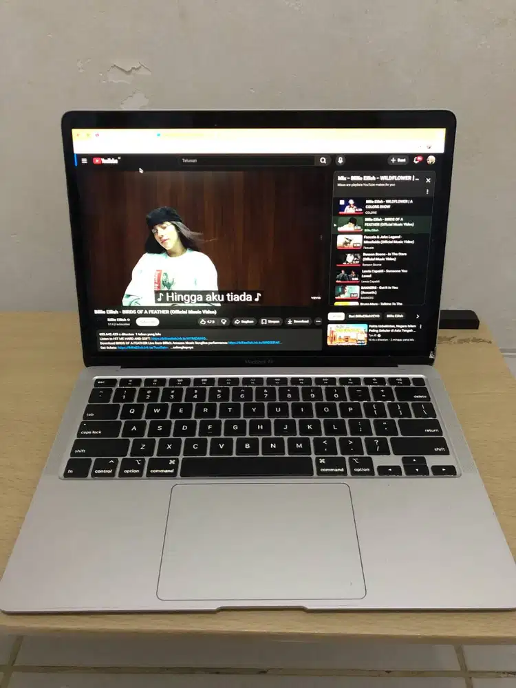 MacBook Air Retina 13” 2020 RAM 8GB | Mulus | Siap Pakai | 7JT Nego