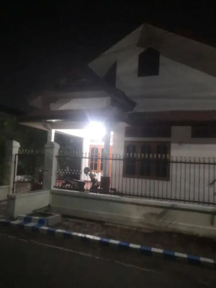 Dijual Rumah Hook Dalam Komplek Cocok Buat Praktek Dokter