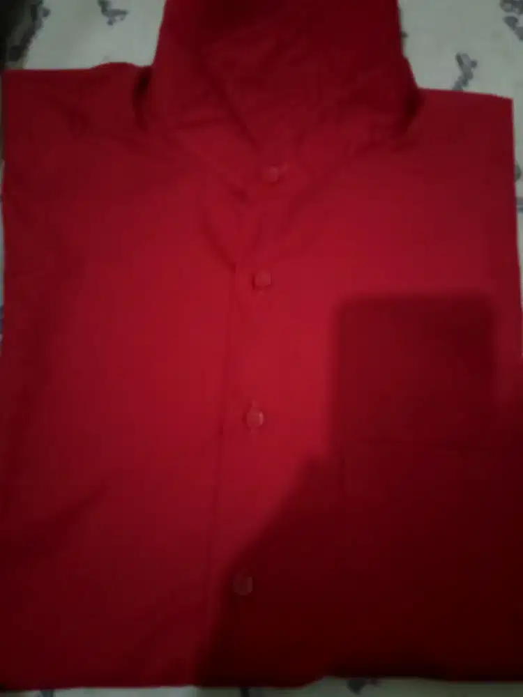 Kemeja Alisan warna Merah