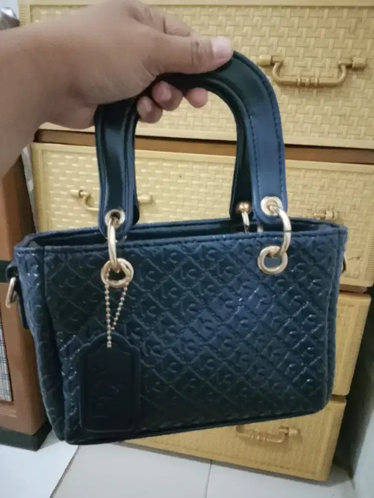 Tas baru, bukan bekas.