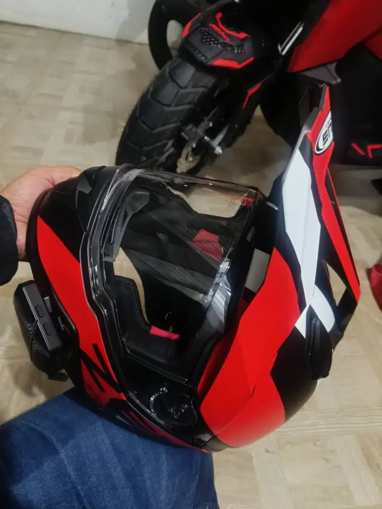 Dijual helm Zeus baru sekali pake kondisi mulus kaya baru