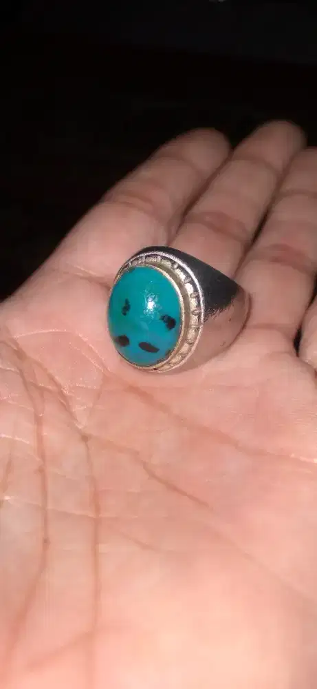 Batu bacan keristal.
