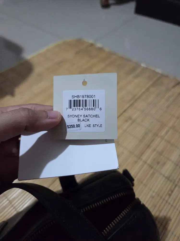 Di jual tas original merk sydney satchel fossil  kondisi mulus