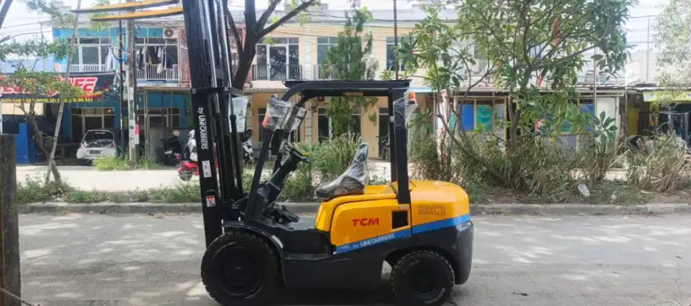 Forklift TCM 3 Ton,Matic,Tiang 3 Meter,Low HM,Isuzu C240,Tahun 2020