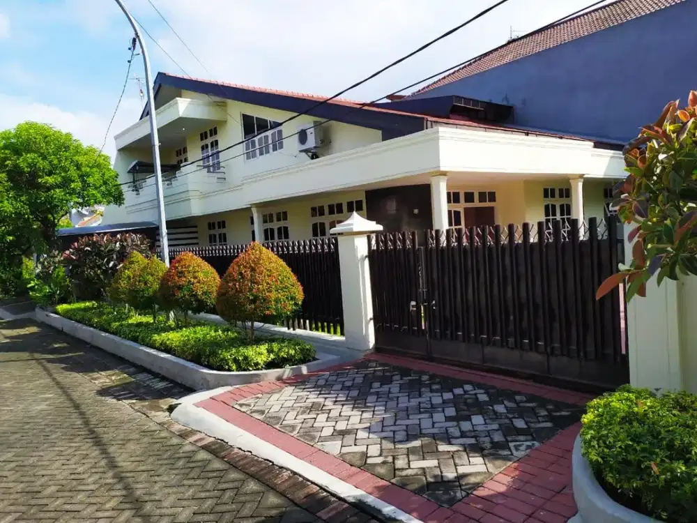 Dijual Rumah Asri Hook di Ketintang surabaya Timur