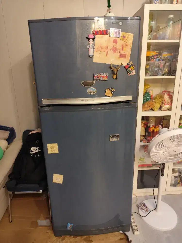 Kulkas dua pintu SHARP jepang , second,kapasitas  550L