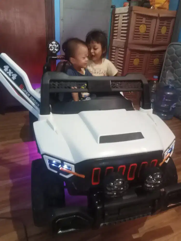 Mobil aki anak jumbo