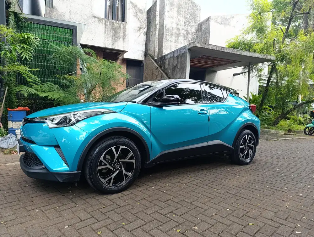 Toyota C-HR CHR low km Bensin