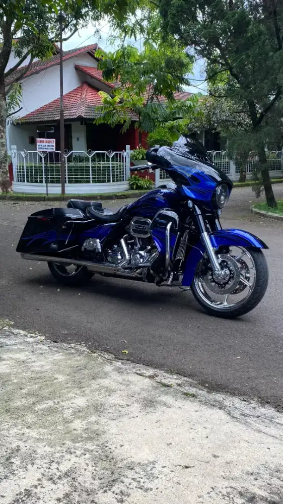 Harley davidson streetglide CVO tahun 2016