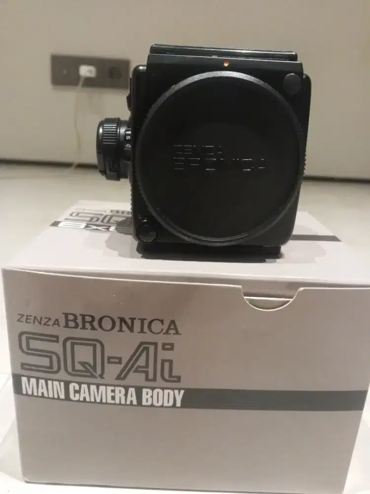 Di jual camera zenza bronica sq-ai , buat koleksi.
