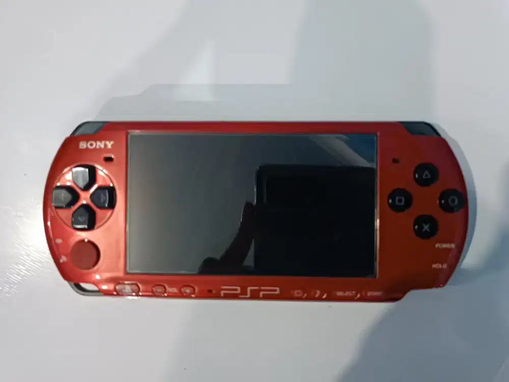 For sale PSP seri 3000 bekas warna merah