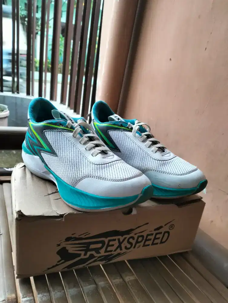Sepatu running Rexspeed ukuran 40