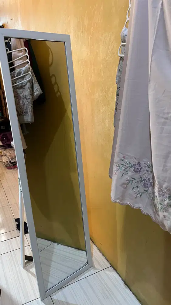 Standing Mirror / Kaca / Cermin Berdiri