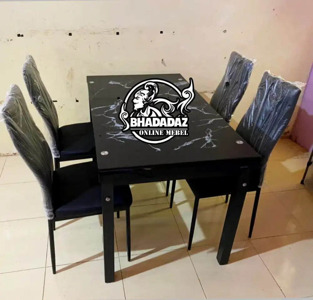 Meja makan 4 Kursi
