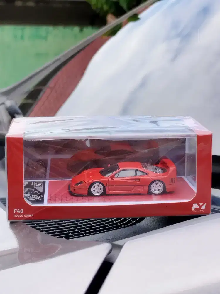 Finclassically 1:64 Ferrari F40 Rosso Corsa Pop Up Headlights